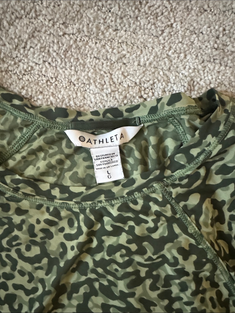 Athleta Ultimate Train printed tee, large, green - Picture 4 of 8